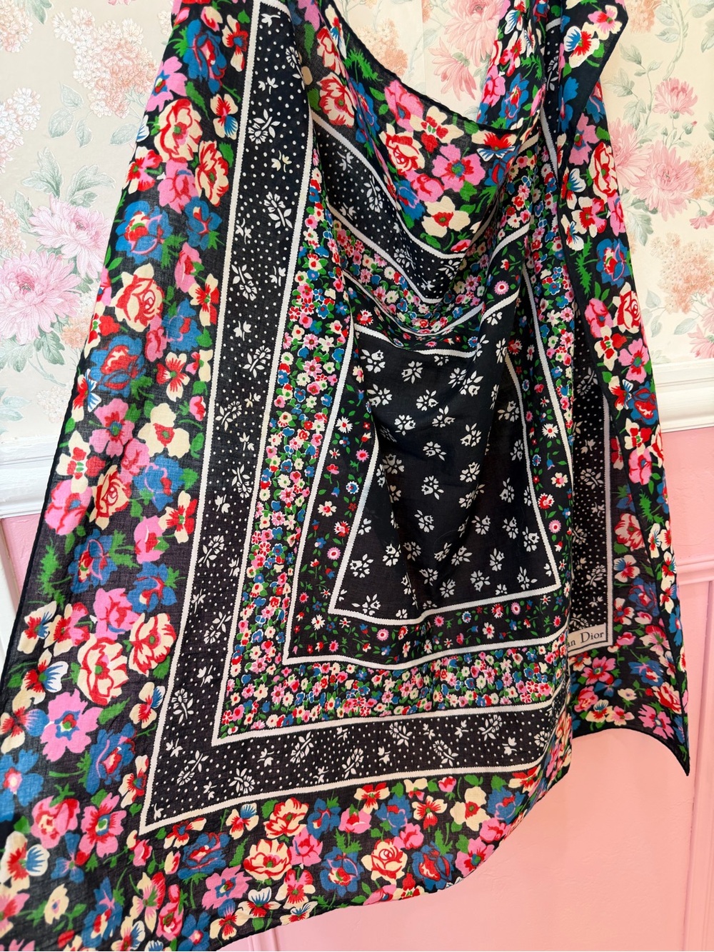 Scarf Subcategory Identification - Picture 4 of 5